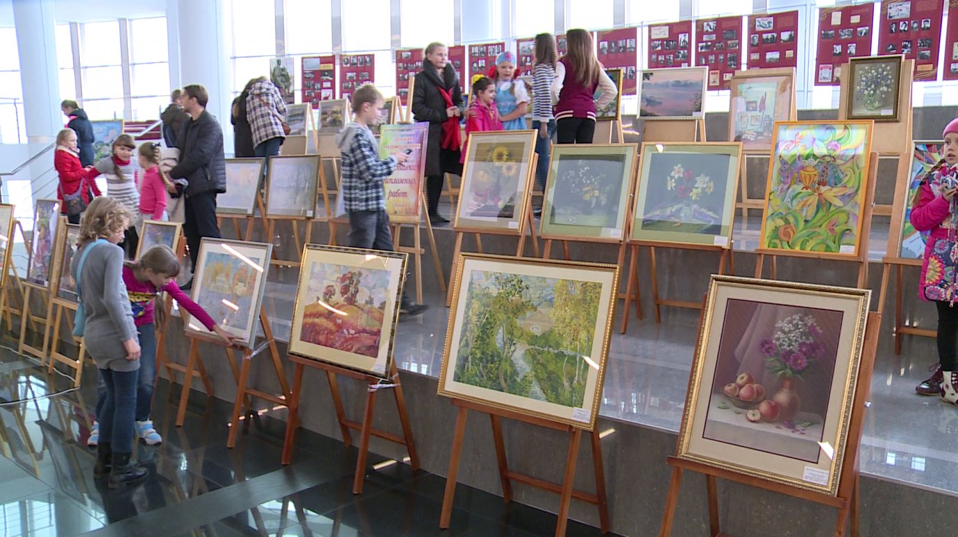 В ККЗ«Пенза» открылась выставка выпускников детской художественной школы № 2