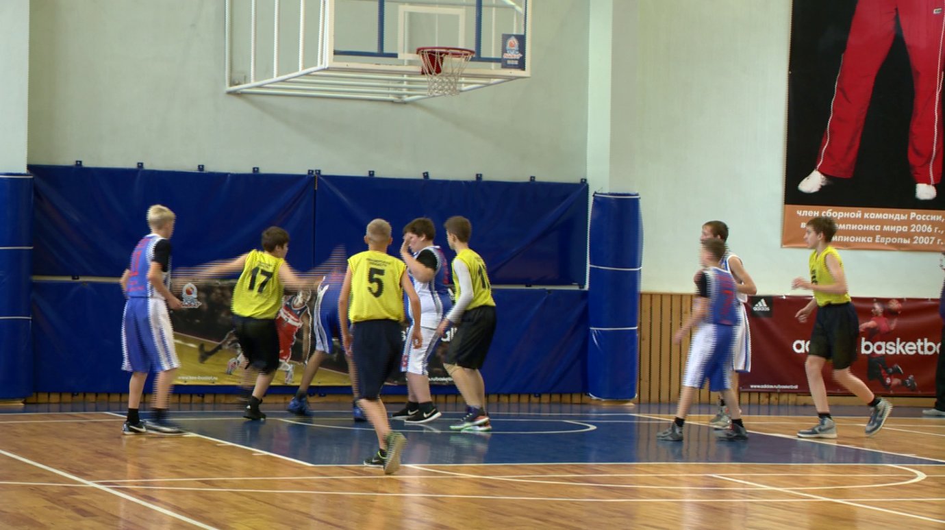 Ученики 10-11-х классов встретились на первенстве области по баскетболу