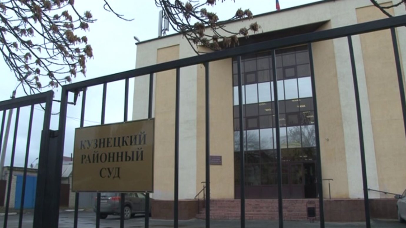 Банк незаконно потребовал от кузнечанки около 300 тысяч рублей