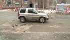 На улице Циолковского образовалась двухметровая яма