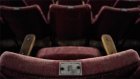 В Кузнецке кассир кинотеатра украла кошелек посетительницы