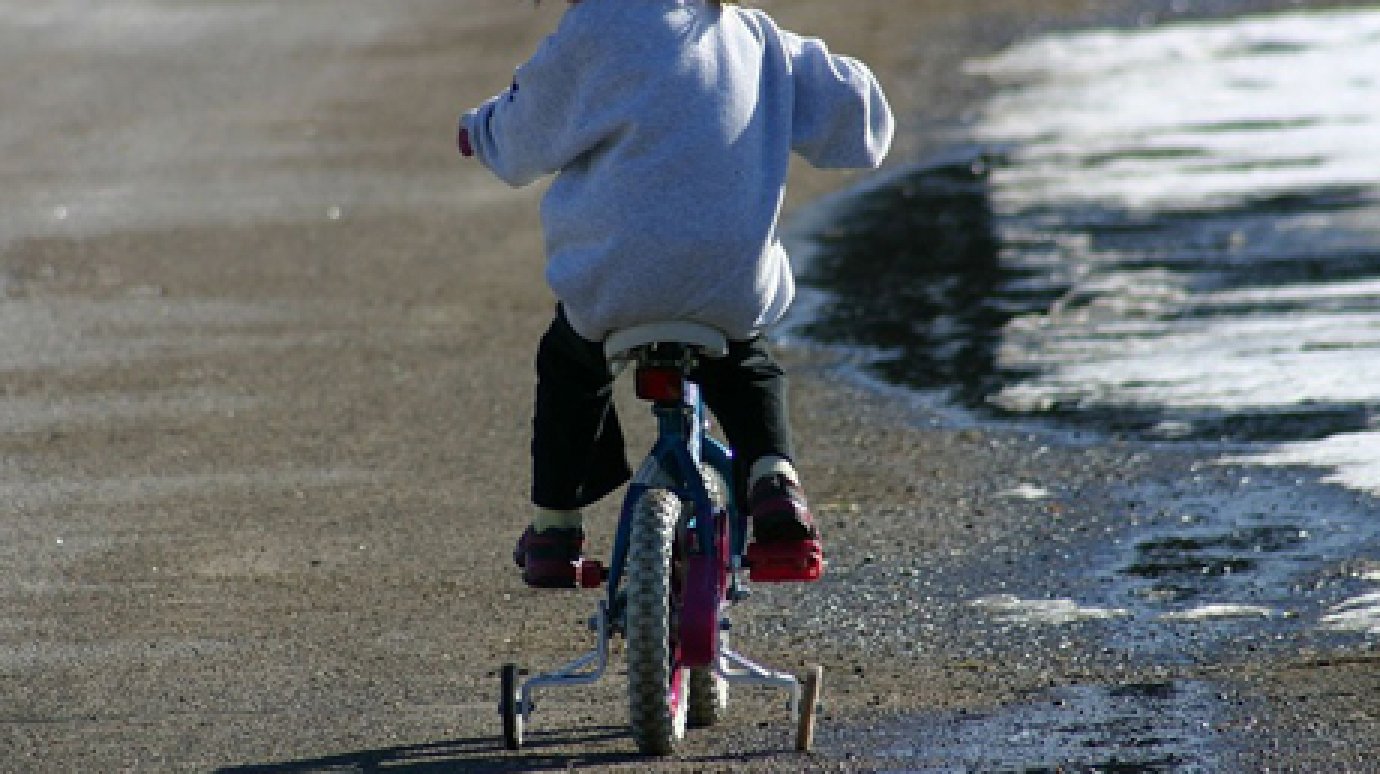 В Кузнецке трехлетний мальчик уехал на велосипеде за 2 км от дома