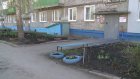 Жители дома на Минской не могут воспользоваться скамейкой у подъезда