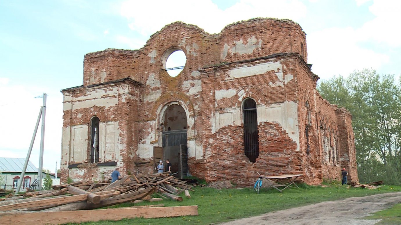 Православная молодежь начала восстанавливать храм в Чемодановке