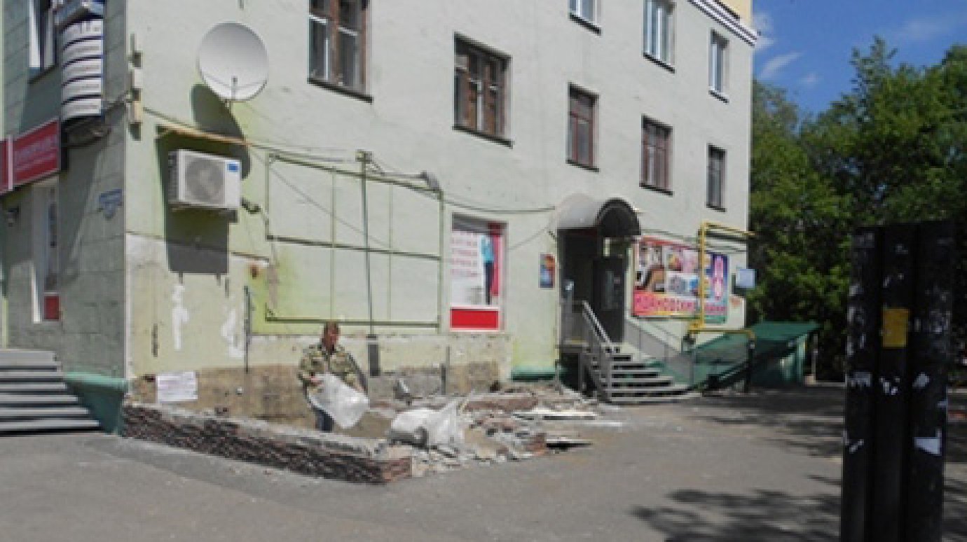 В Пензе по решению суда снесли входную группу магазина на улице Кирова