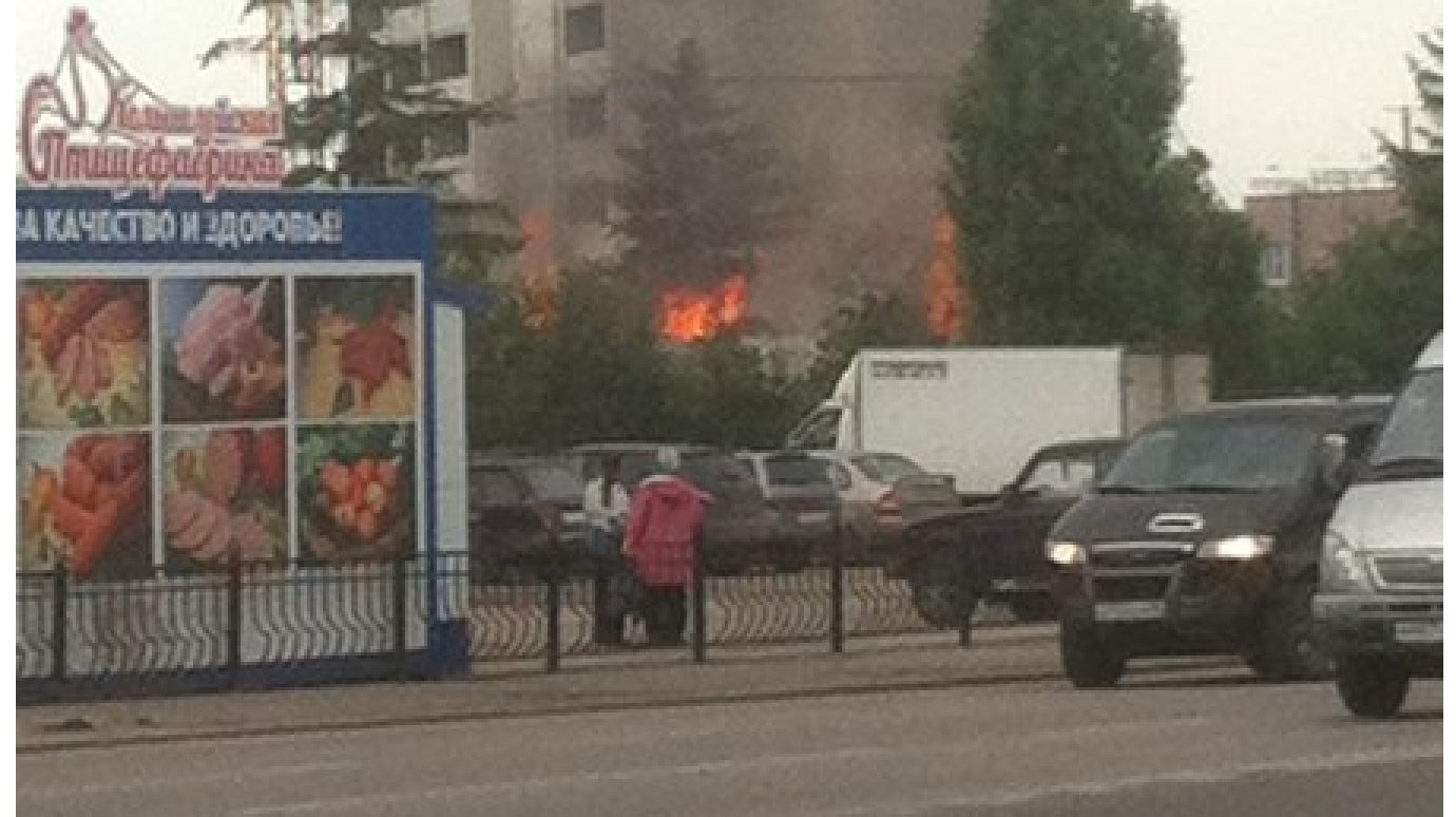 В Пензе сгорел нежилой барак на улице Кузнецкой