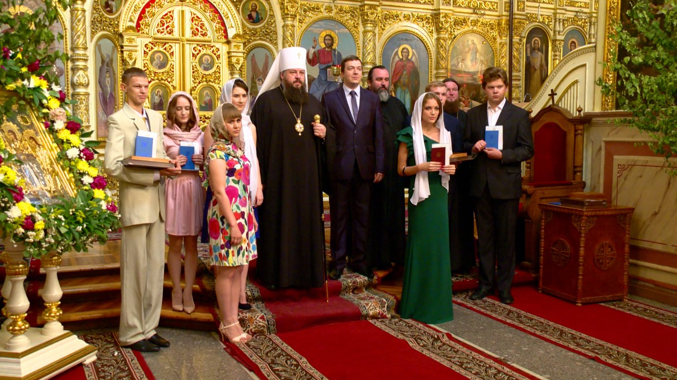 Выпускникам православной гимназии аттестаты вручали в храме
