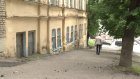 Тротуар на улице Володарского пришел в негодность
