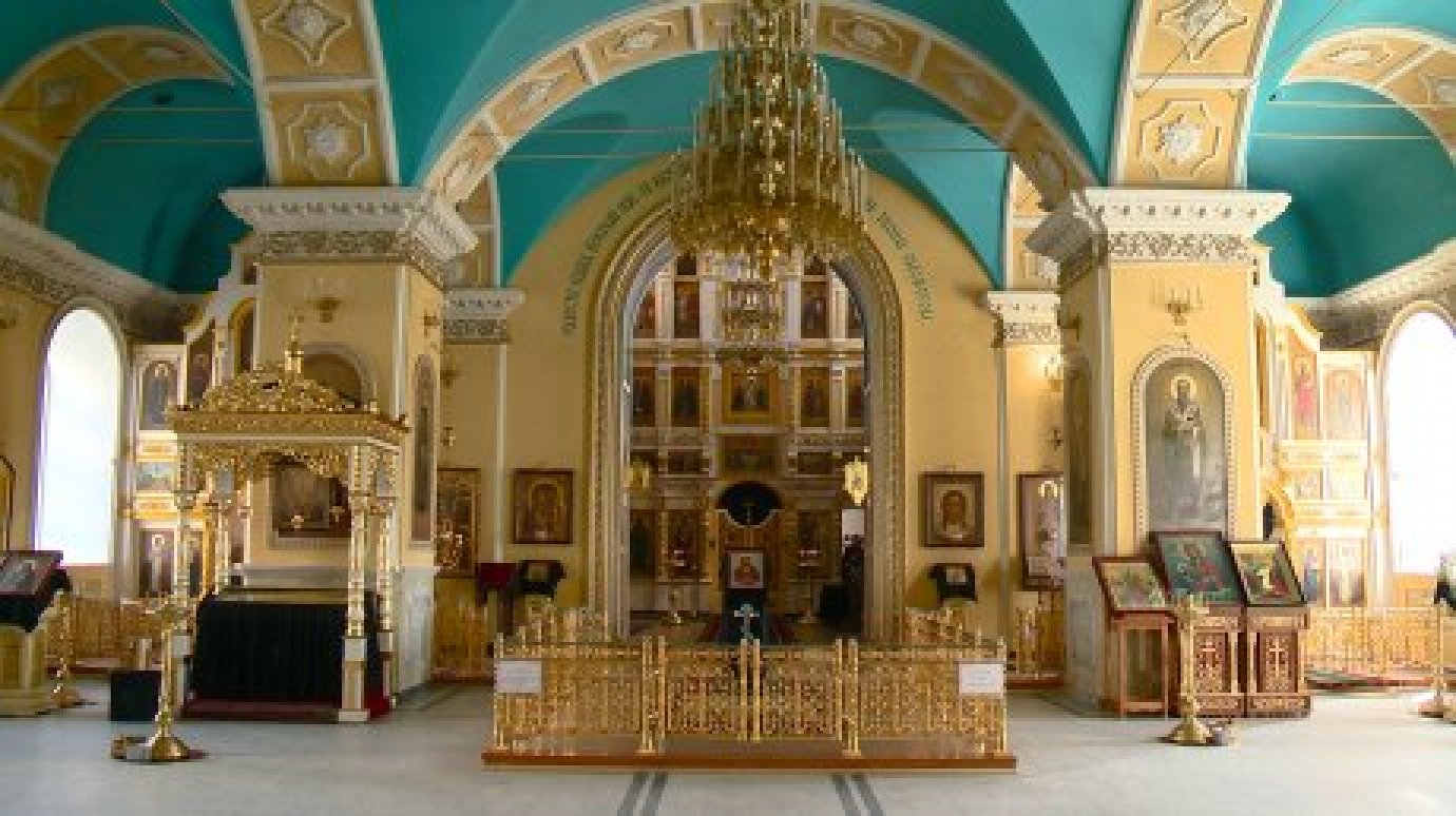 В Покровский собор из Афона привезли мощи святых