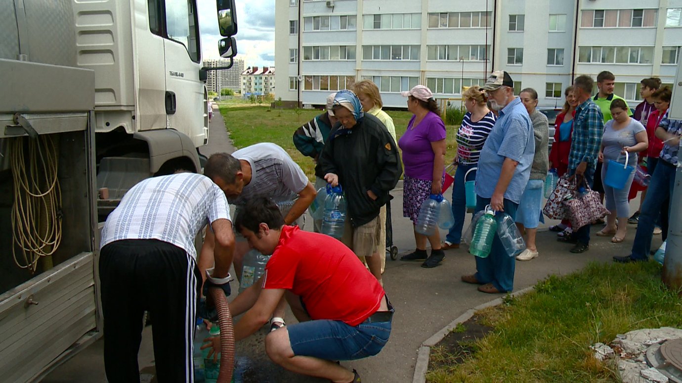Более тысячи жителей Терновки остались без воды на несколько суток