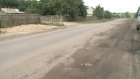 Жители улицы Зеленодольской жалуются на разбитую дорогу