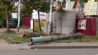 На улице Тухачевского грузовик врезался в столб и оборвал провода