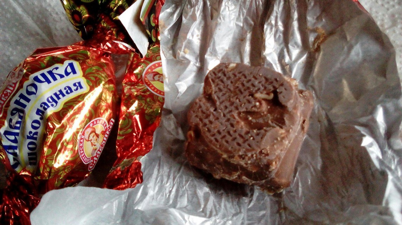 Жительнице Пензы продали в магазине конфеты с червяками