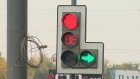 Светофор отправляет водителей на закрытый Свердловский мост