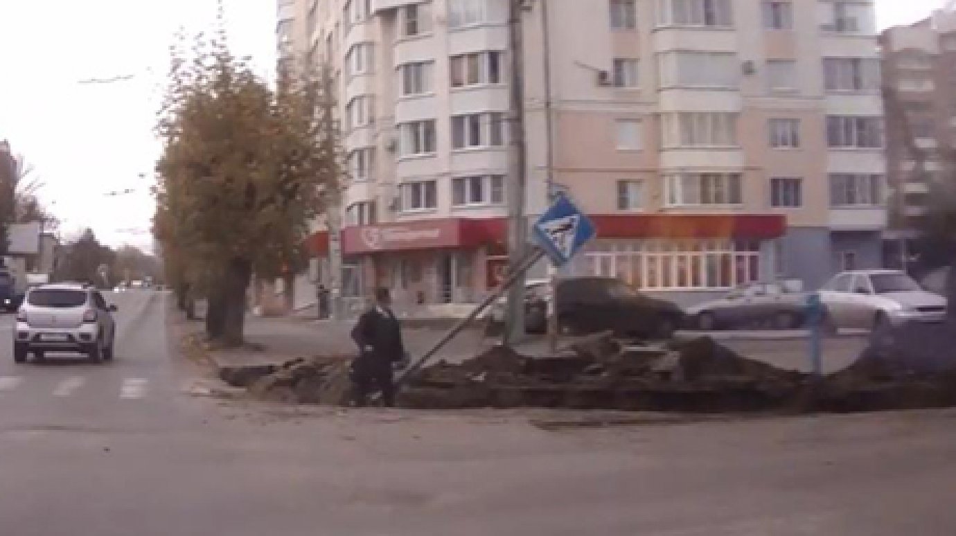 Пензенец повалил дорожный знак на перекрестке Свердлова и Гоголя