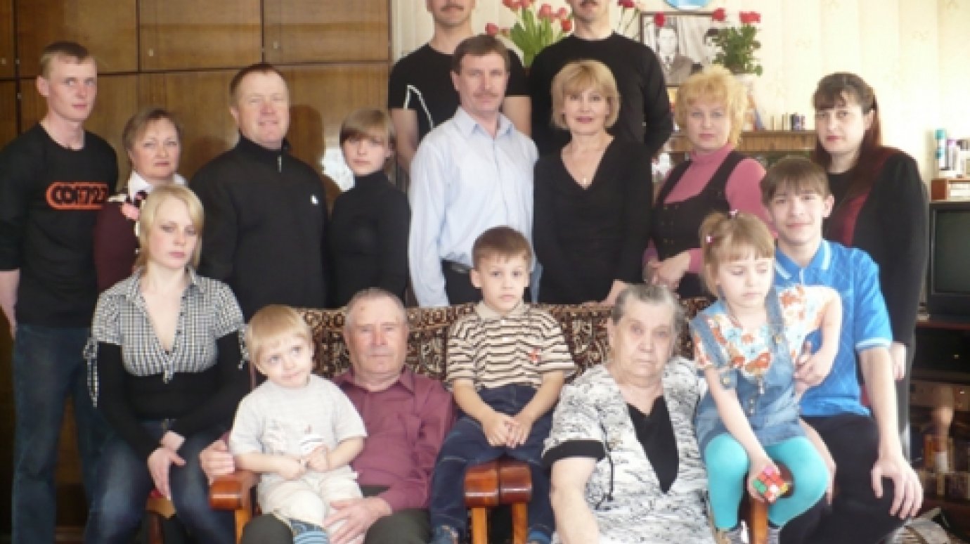 В Наровчате ветеран отметил 90-летие с женой, детьми, внуками и правнуками