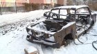 Неизвестные бросили старую машину на улице Коммунистической