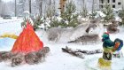 Зареченские дворы украсили фигуры лося, петухов и снеговиков