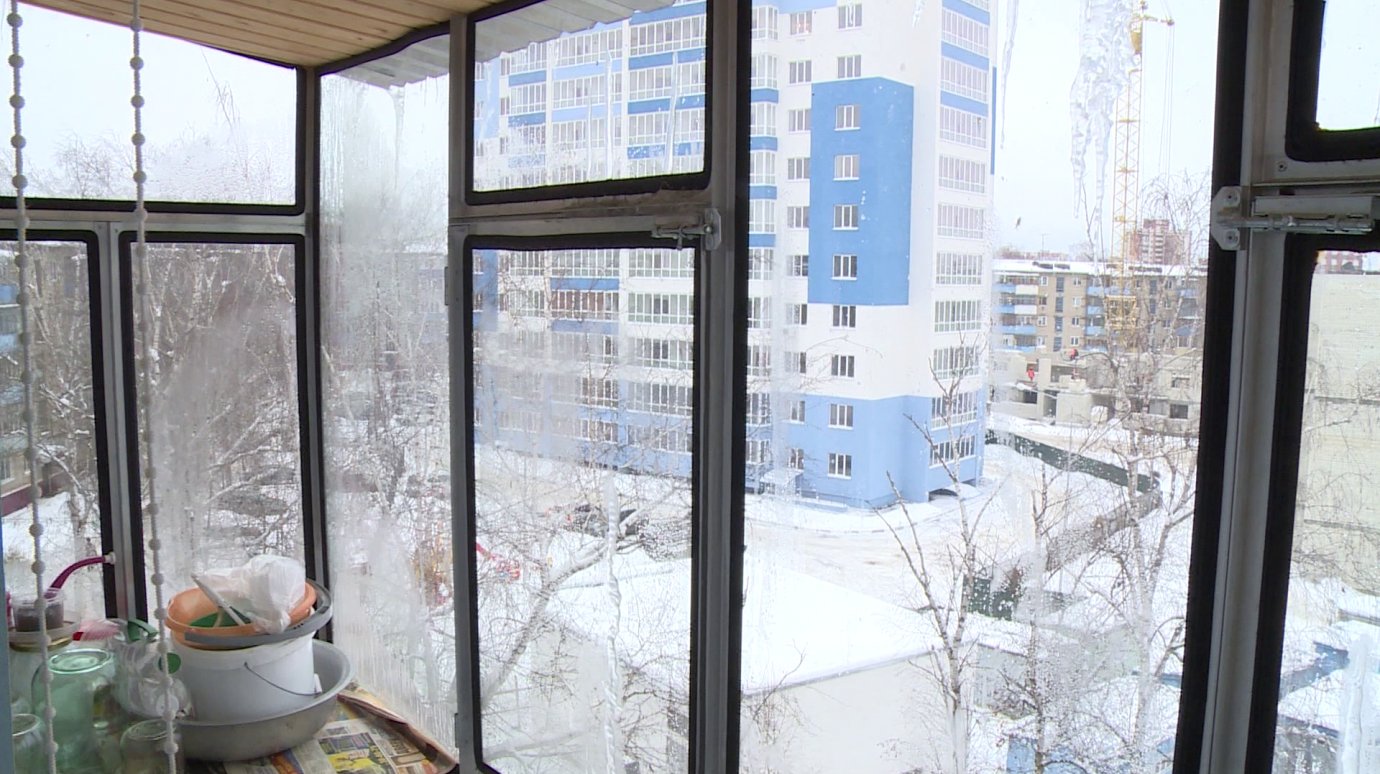У пенсионерки с улицы Ворошилова замерз балкон
