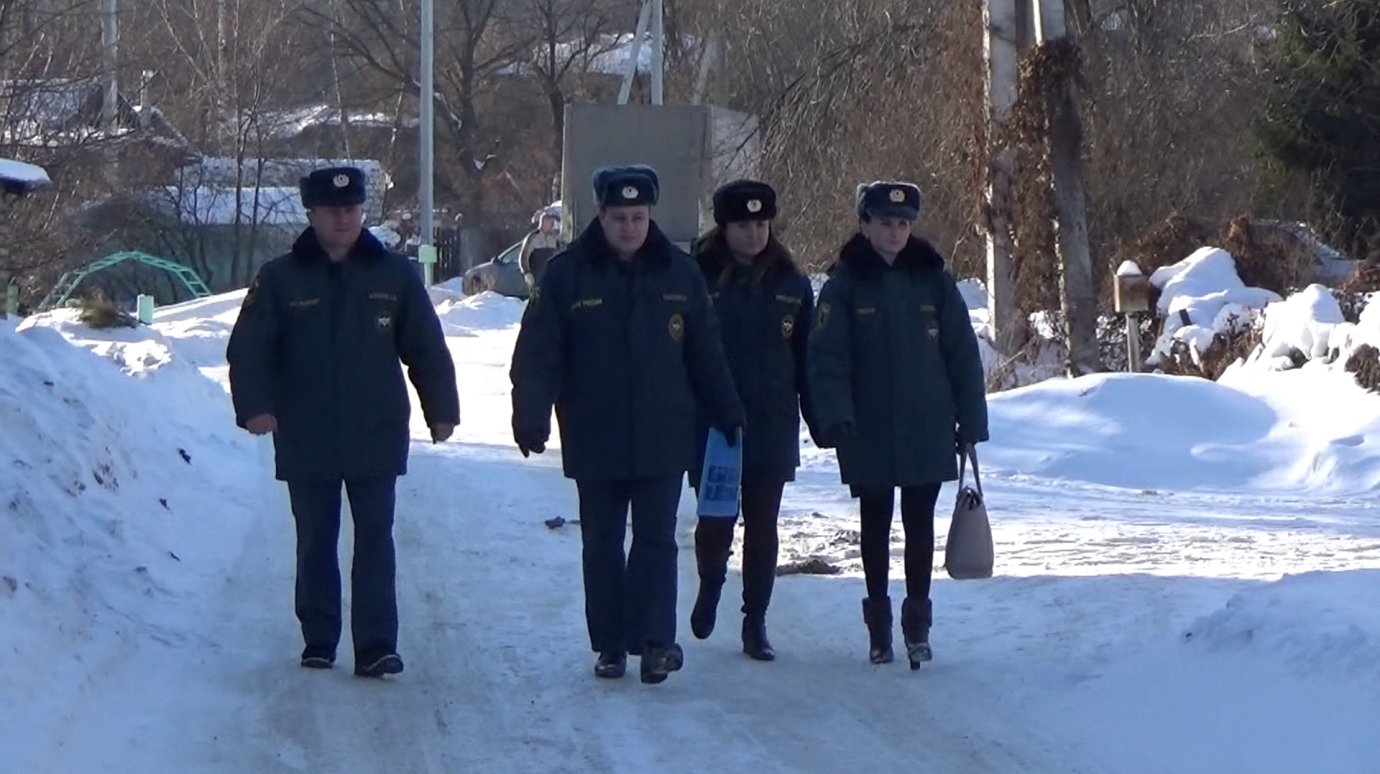 Сотрудники МЧС провели рейд по частному сектору в районе Песков