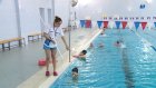 В дни весенних каникул школьников Пензы продолжают обучать плаванию