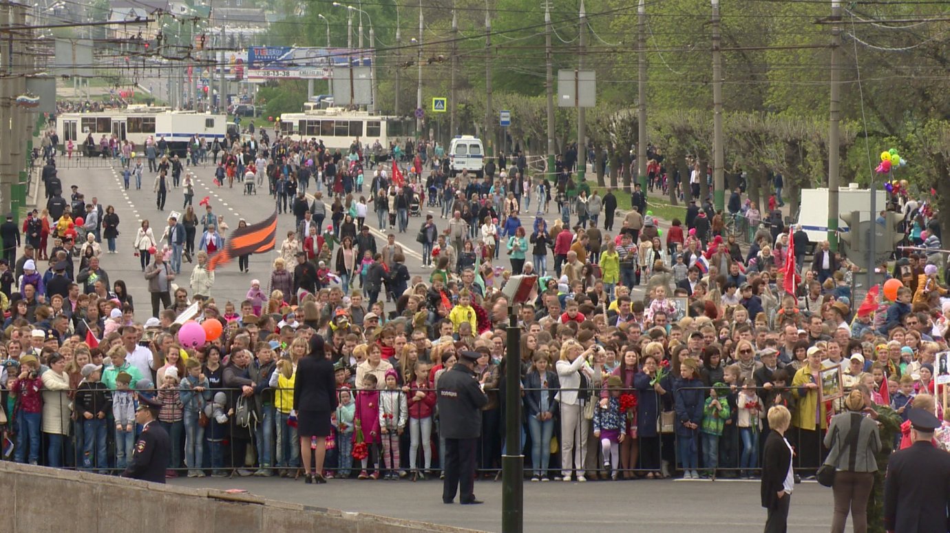 Более 45 000 пензенцев приняли участие в торжествах у памятника Победы