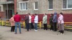 Жители дома на Минской устали от машин в своем дворе