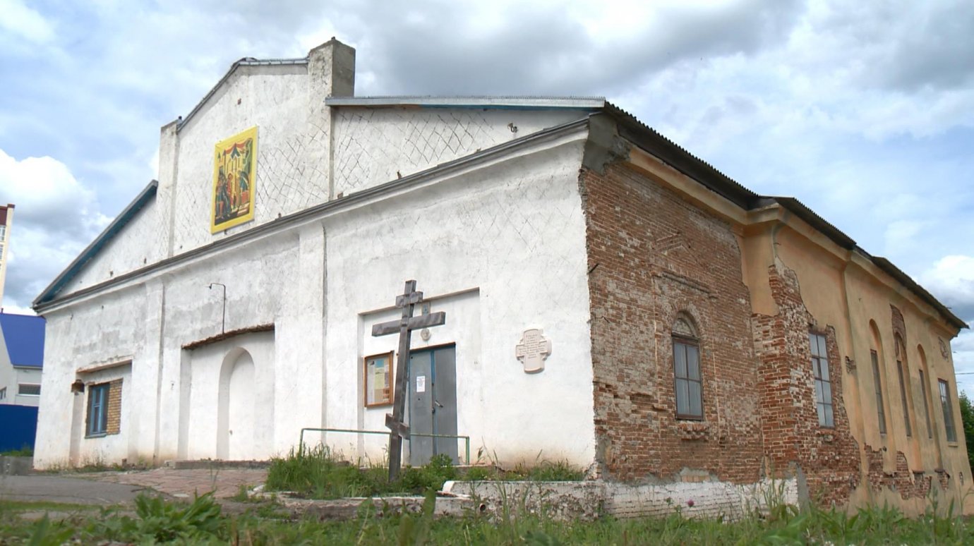 При реставрации Введенской церкви рабочие обнаружили закладной камень