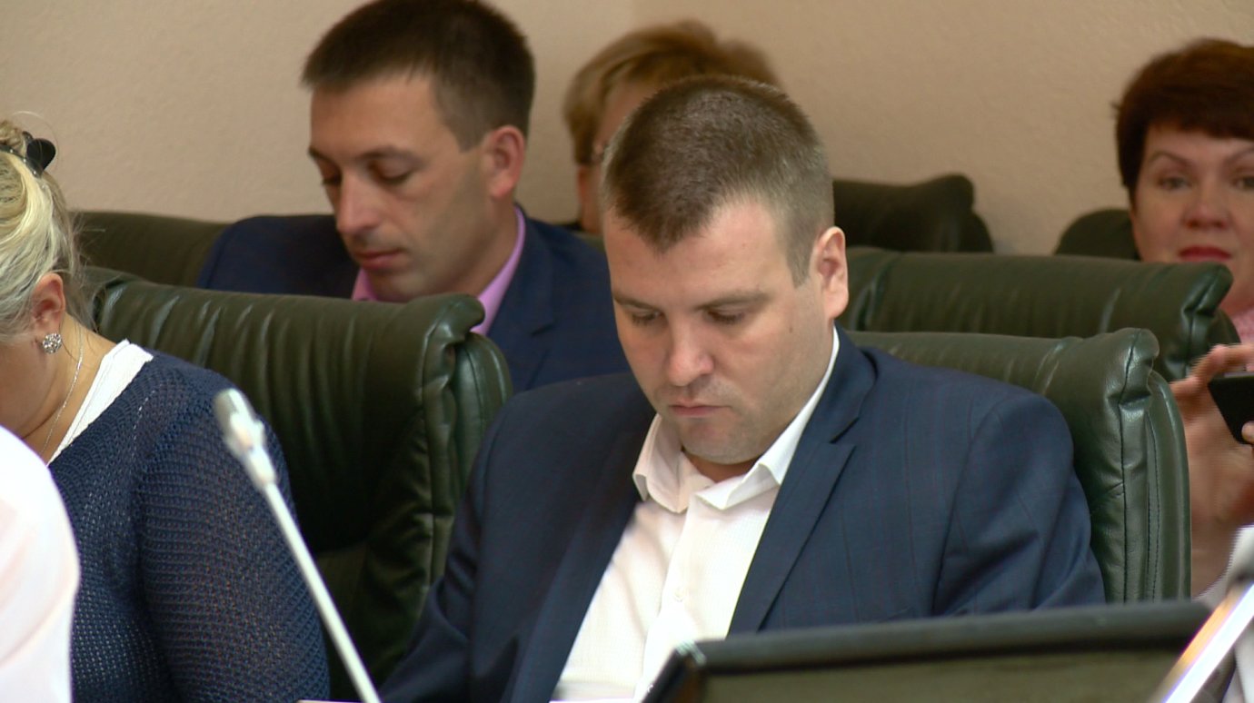 Депутаты не поддержали инициативу вынести вотум недоверия Ильину