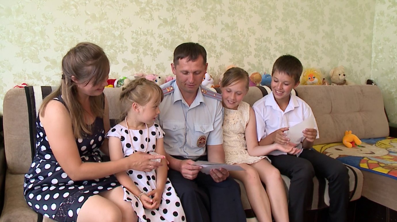 Участковый из Усть-Узы отмечает День семьи, любви и верности по-особому