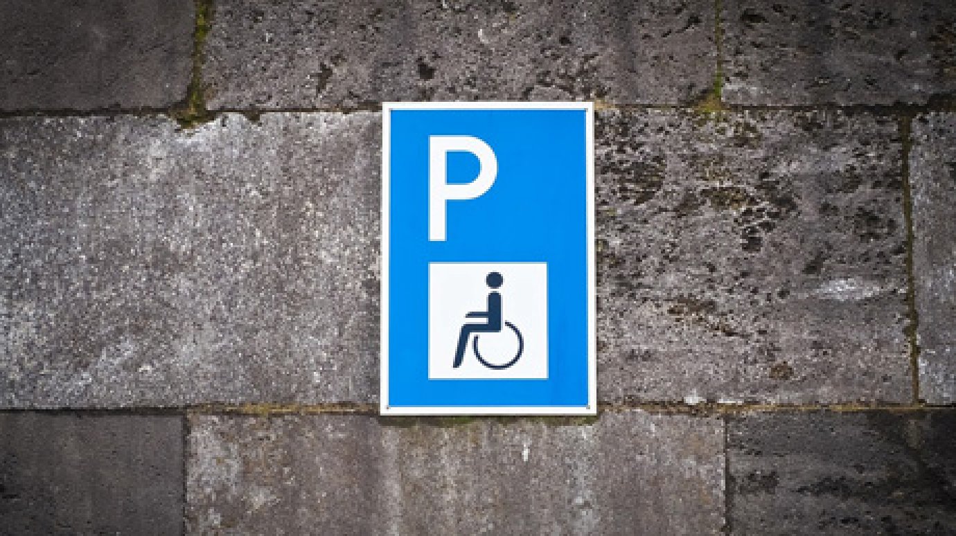 Два магазина «Пятерочка» не обеспечили инвалидов парковочными местами