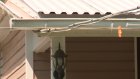 Житель разъезда Арбеково самостоятельно заменил пролет кабеля у дома