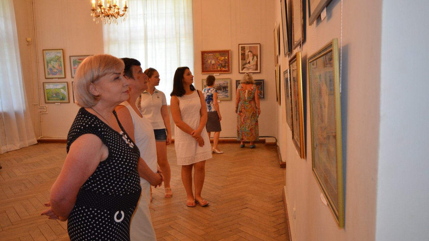 В картинной галерее открылась выставка работ юных художников Пензы