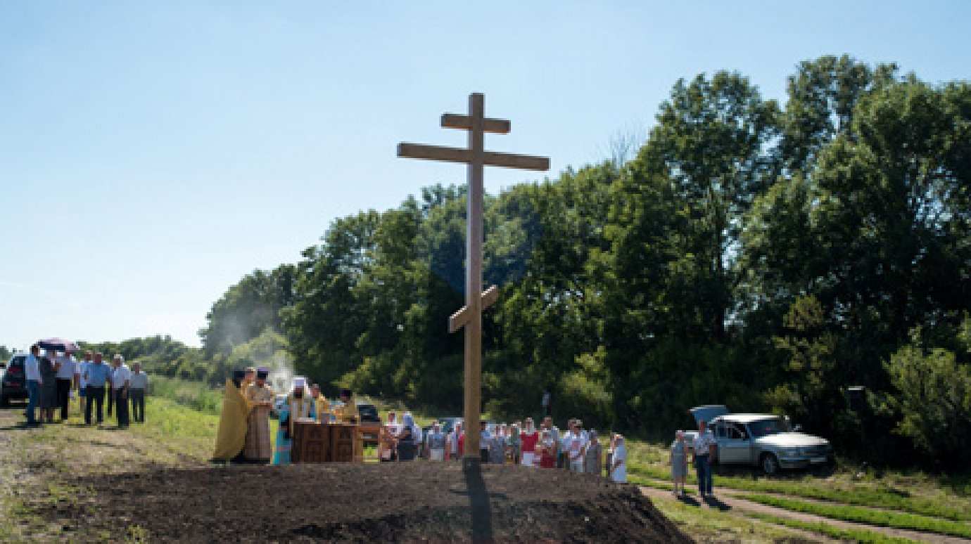У въезда в Каменку освятили поклонный крест