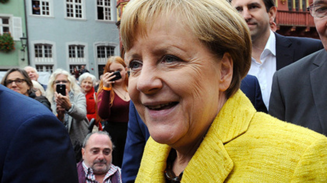 В Германии разберутся с попыткой нападения старушки с зонтиком на Меркель