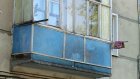На ул. К. Цеткин после ремонта крыши битум растекся по балконам и стенам