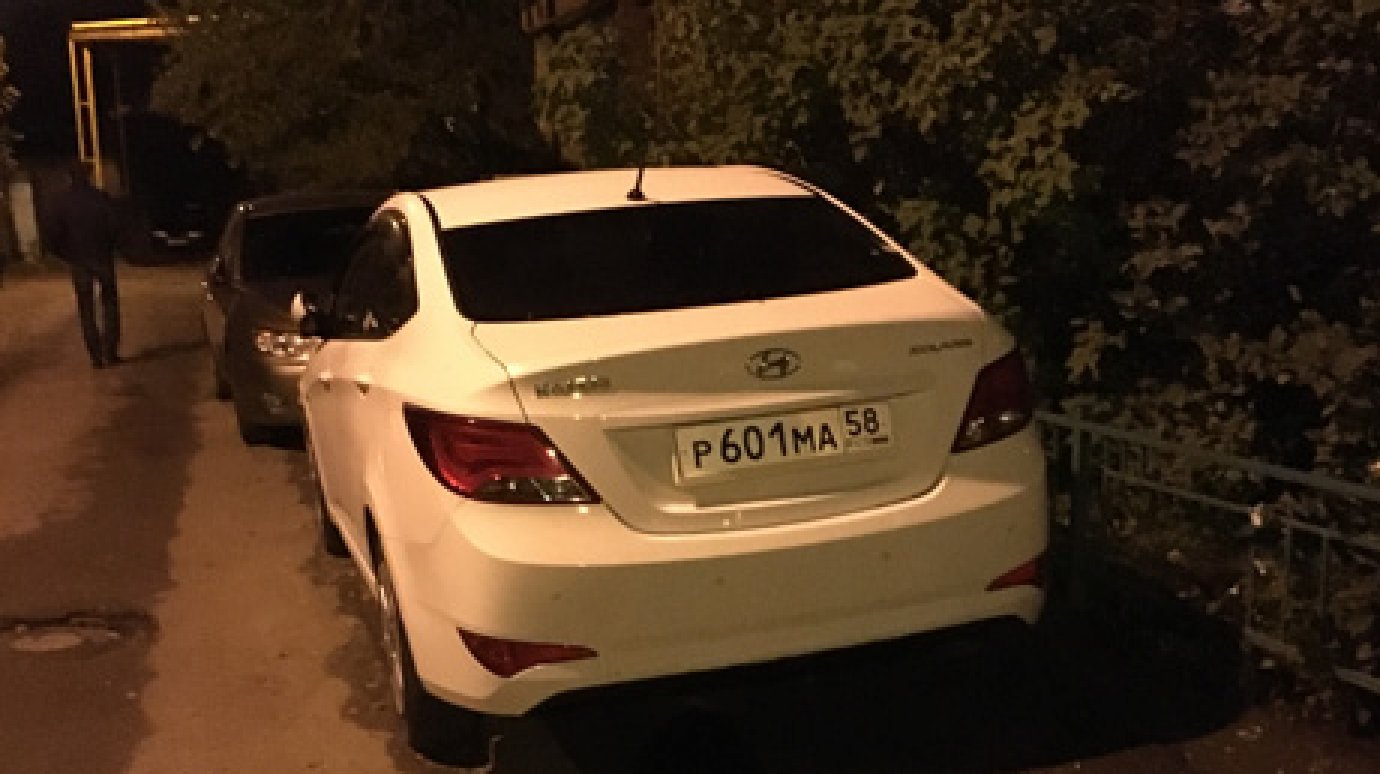 На ул. 8 Марта в Пензе водитель припарковал Hyundai на тротуаре