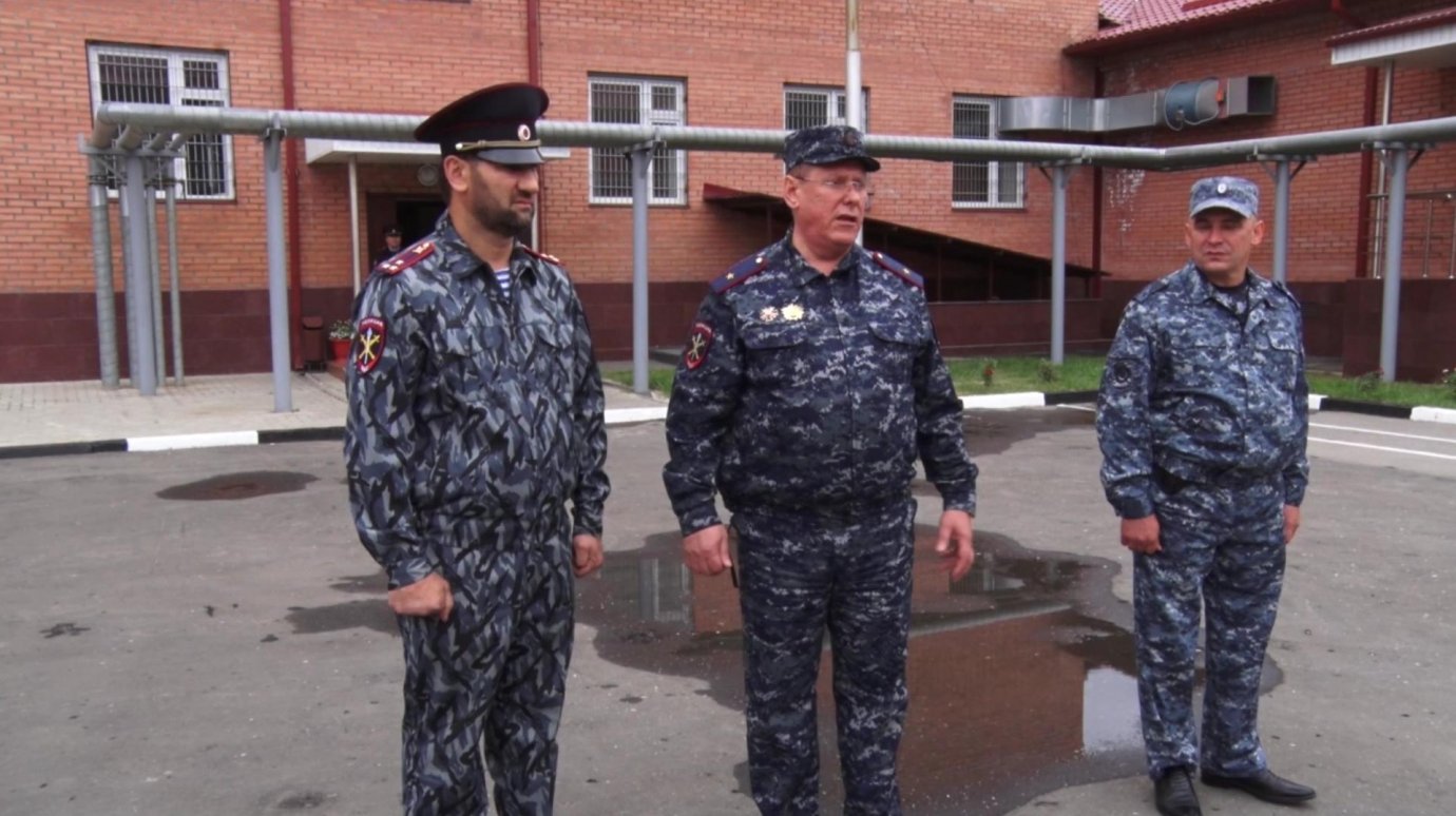 Юрий Рузляев навестил пензенских полицейских, служащих в Чечне