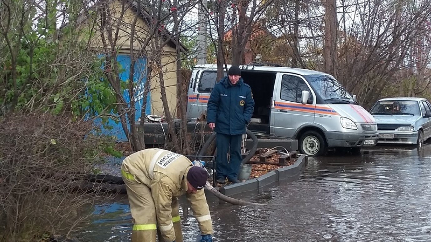 В Пензе коммунальные службы откачали воду с улицы Донецкой