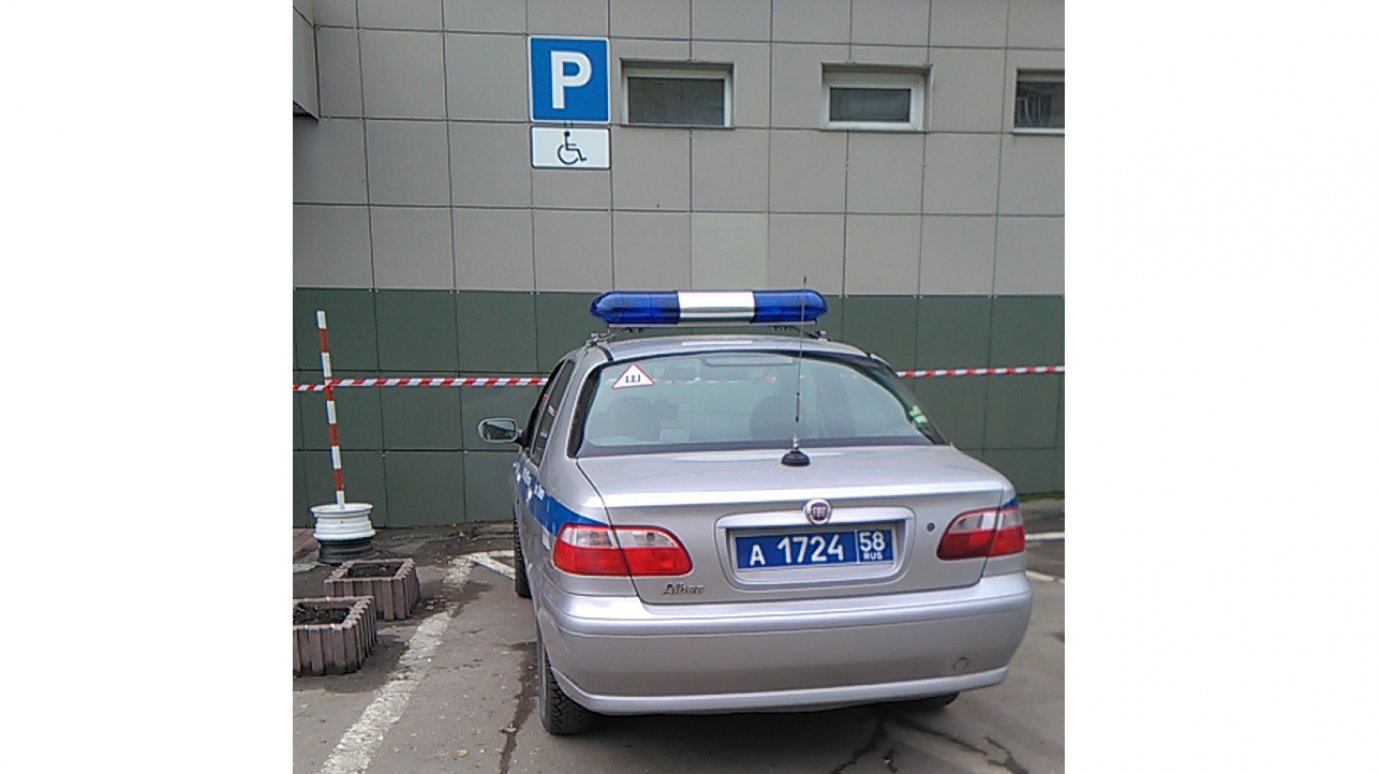 На ул. К. Цеткин водитель Fiat припарковался на месте для инвалидов
