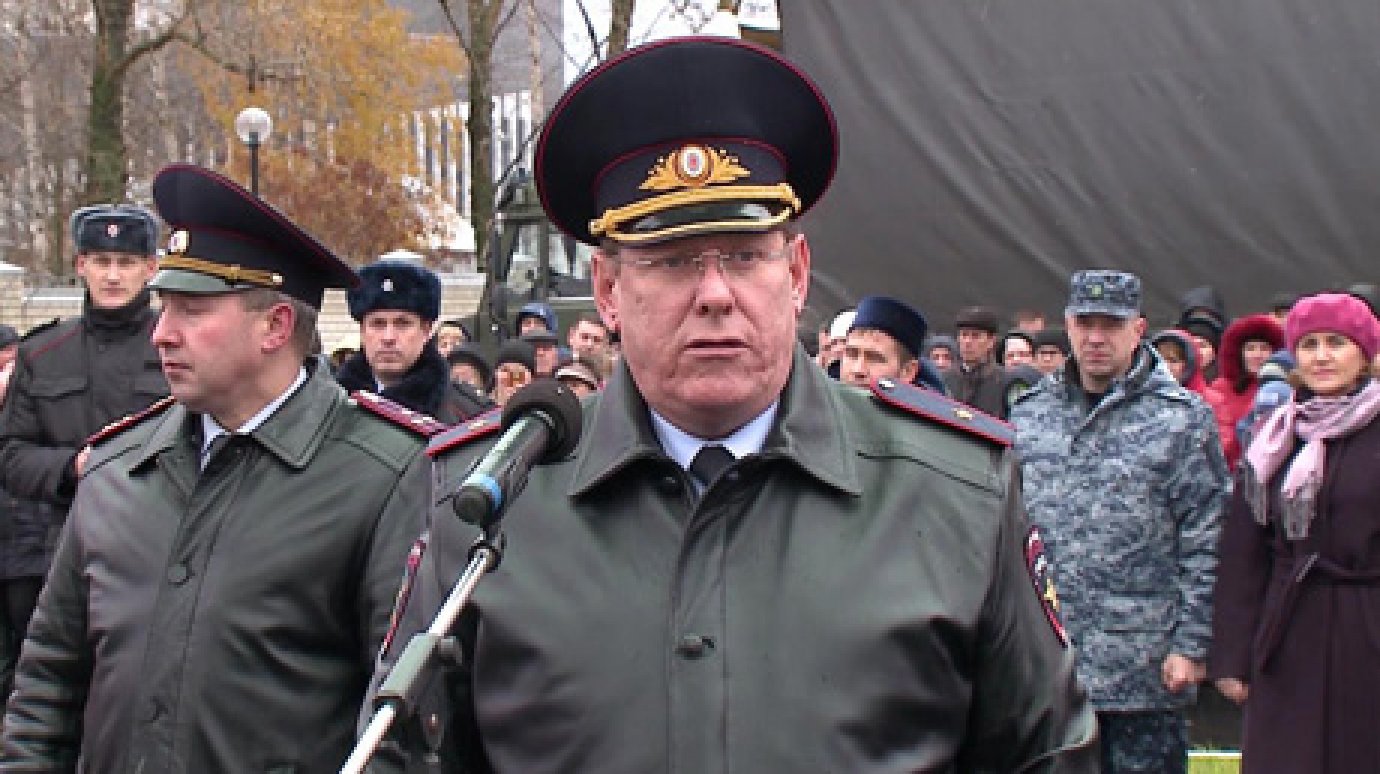 Юрий Рузляев поздравил полицейских с профессиональным праздником