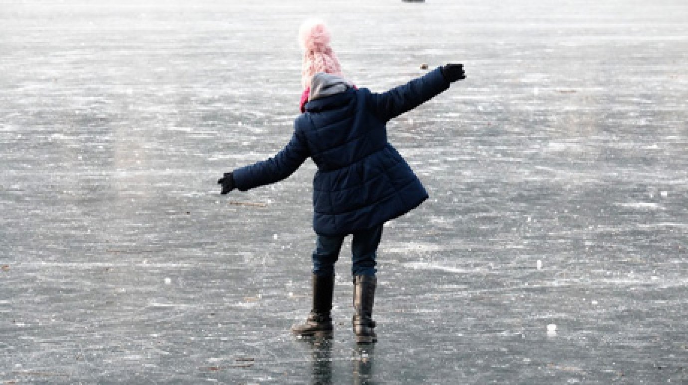 Житель Кузнецка спас провалившуюся под лед девочку