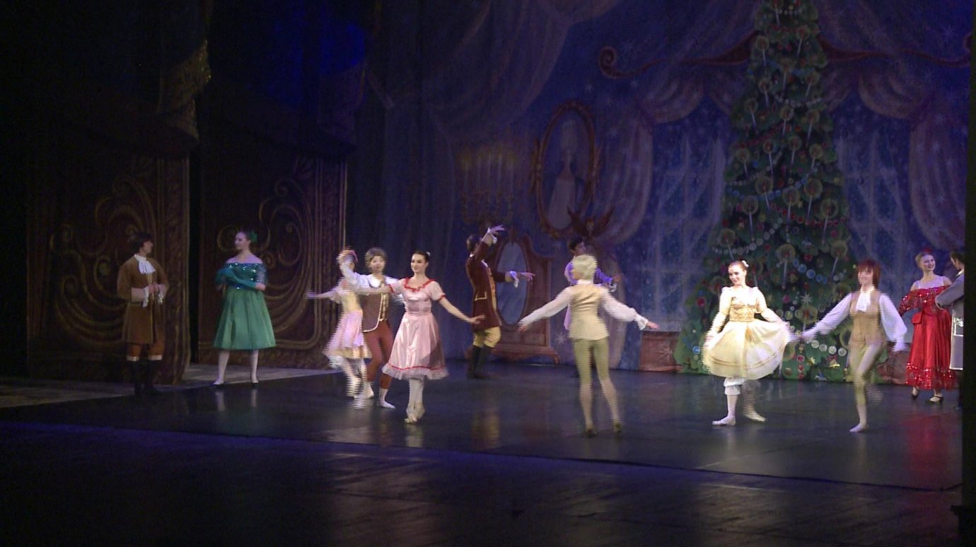 «Корона русского балета» порадовала пензенцев спектаклем «Щелкунчик»