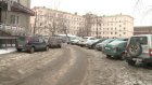 Жители Московской, 67, страдают от засилия автомобилей в их дворе