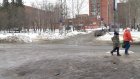 Пензенцы жалуются на лед на остановке у больницы имени Захарьина