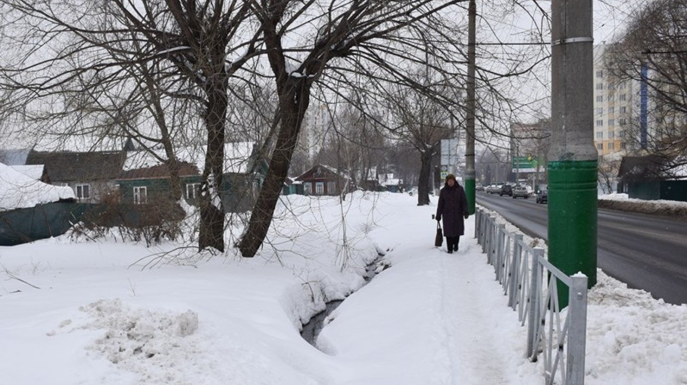 Юрий Ильин подтвердил невозможность обустройства тротуара на ул. Пушкина