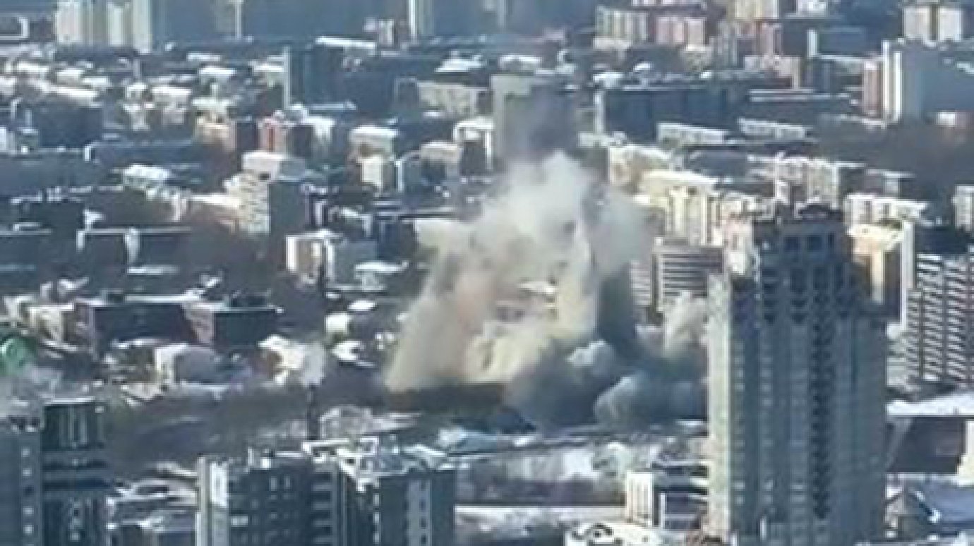 Эпичный взрыв телебашни в Екатеринбурге сняли на видео