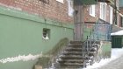 Жители Попова, 6, мечтают о ремонте крыльца у среднего подъезда
