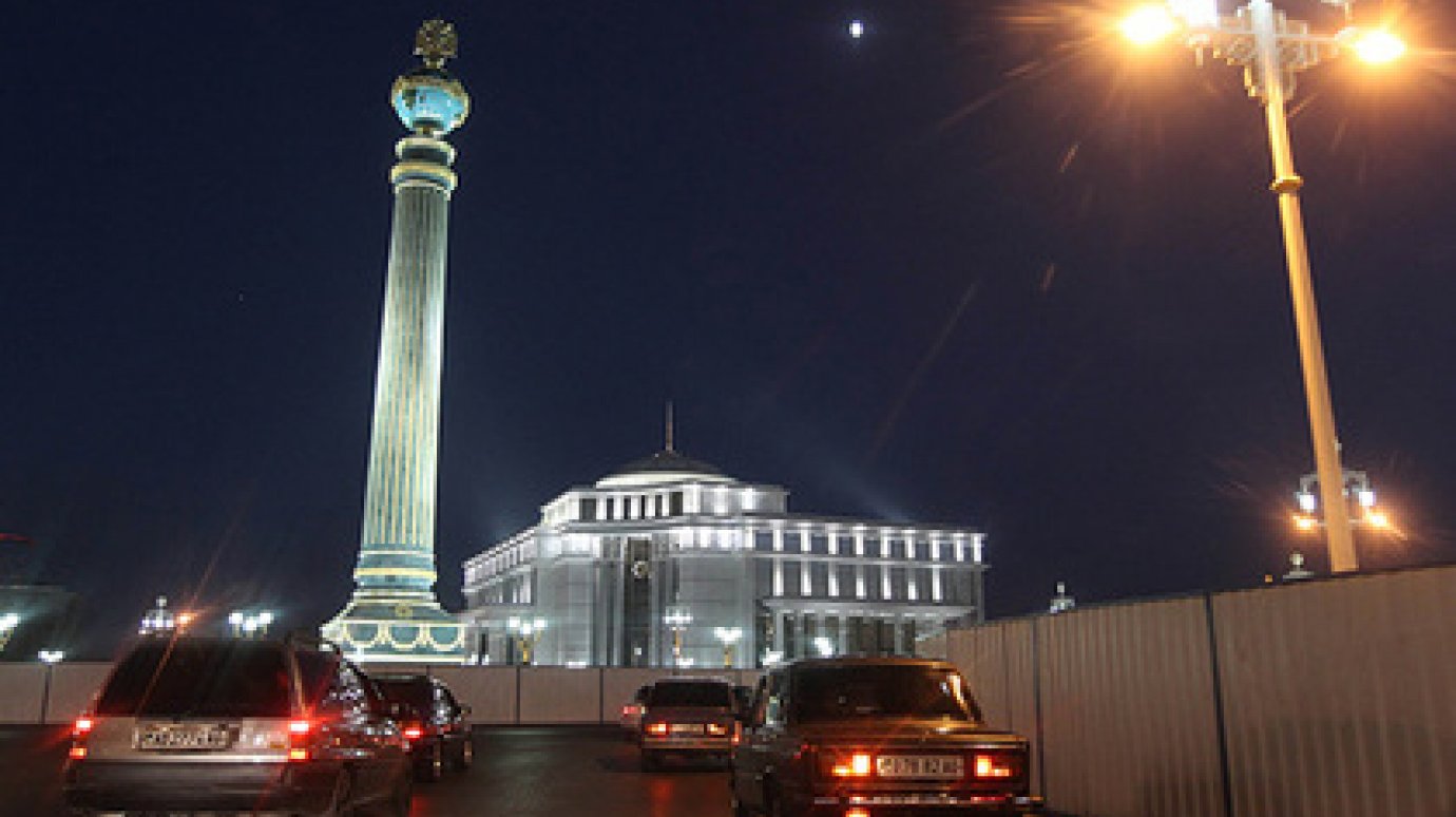 Власти Туркмении оставят в стране только белые автомобили