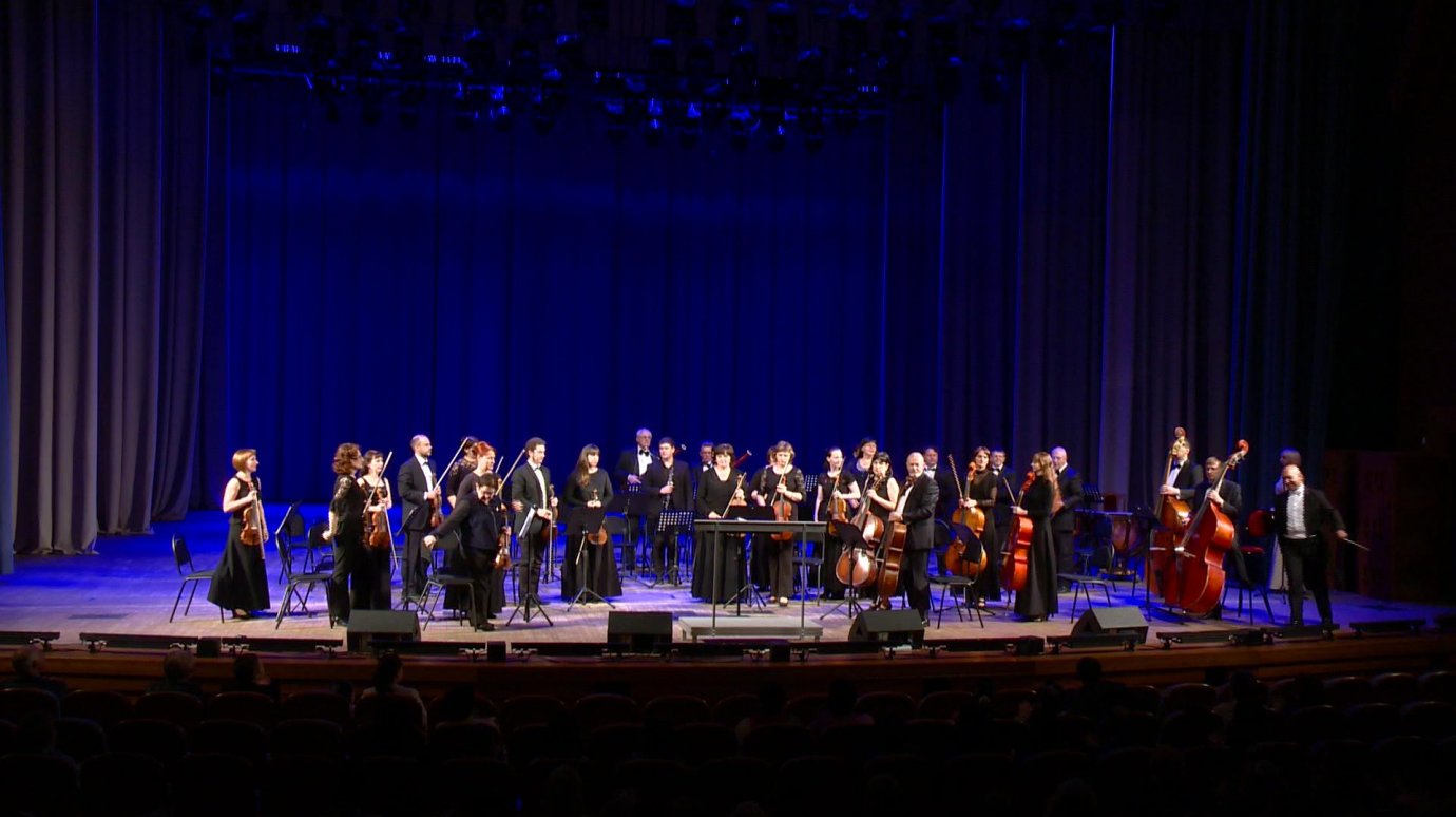 Губернаторская капелла дала концерт под управлением дирижера из Москвы